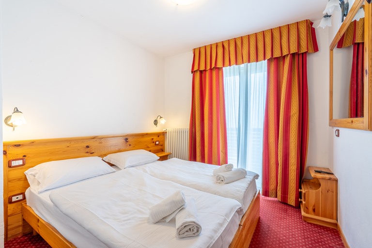 Le camere del family hotel Polsa in Trentino dove puoi trascorrere la tua vacanza sulla neve